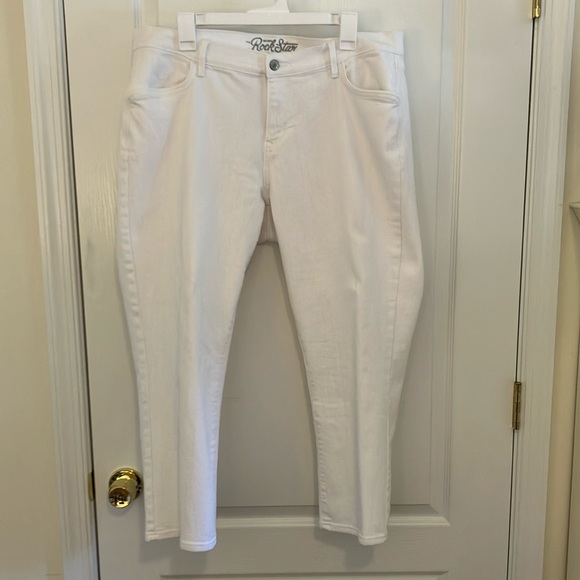 Old Navy Denim - Size *** 18 Tall*** Old Navy rockstar stretch cropped jeans